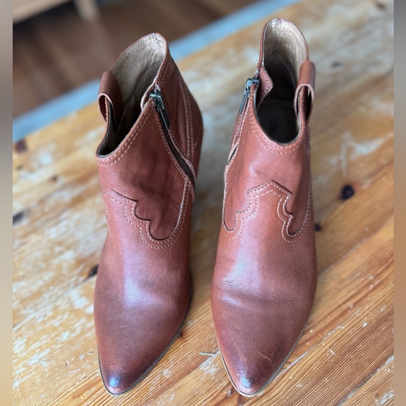 FRYE Reina Western Leather Cognac Booties Size 8 - Picture 3 of 5